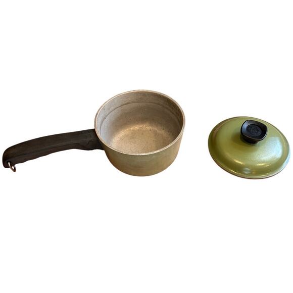 Vintage Club Aluminum 1 Quart Avocado Green Sauce Pan With Lid - Picture 2 of 5